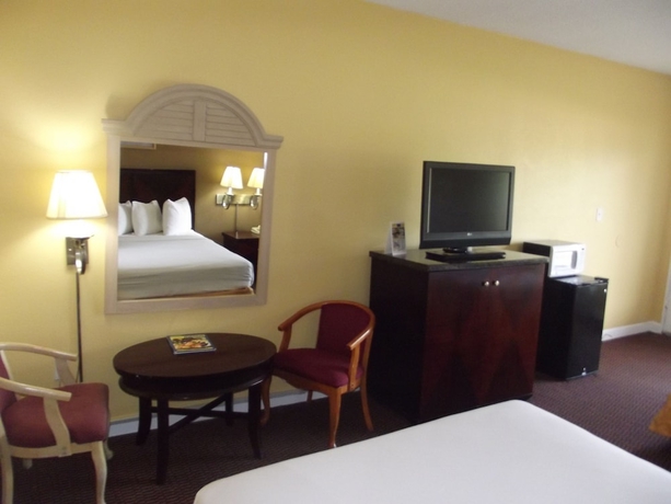 Imagen de la habitación del Hotel Ambassadors Inn and Suites. Foto 8