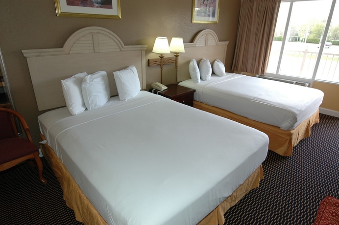 Imagen de la habitación del Hotel Ambassadors Inn and Suites. Foto 10