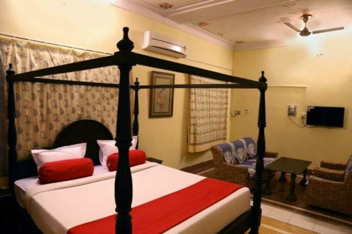 Imagen de la habitación del Hotel Ambavgarh Palace. Foto 24