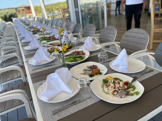 Imagen del bar/restaurante del Hotel Amber Albania. Foto 8