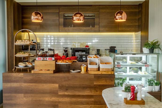 Imagen del bar/restaurante del Hotel Amber Beach. Foto 3