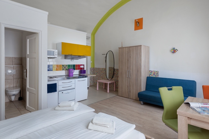 Imagen de la habitación del Hotel Amber Gardenview Studios. Foto 12