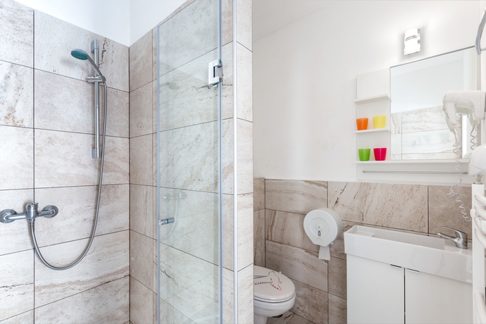 Imagen de la habitación del Hotel Amber Gardenview Studios. Foto 15