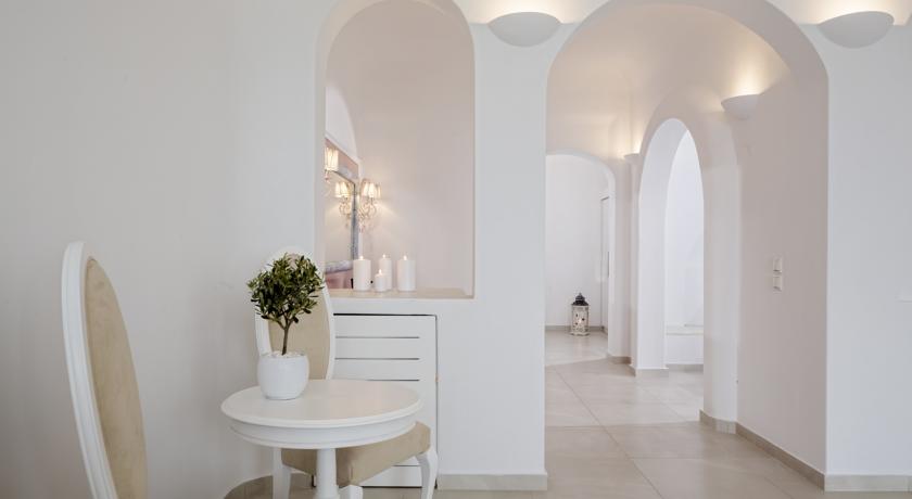 Imagen general del Hotel Amber Light Villas Santorini. Foto 10