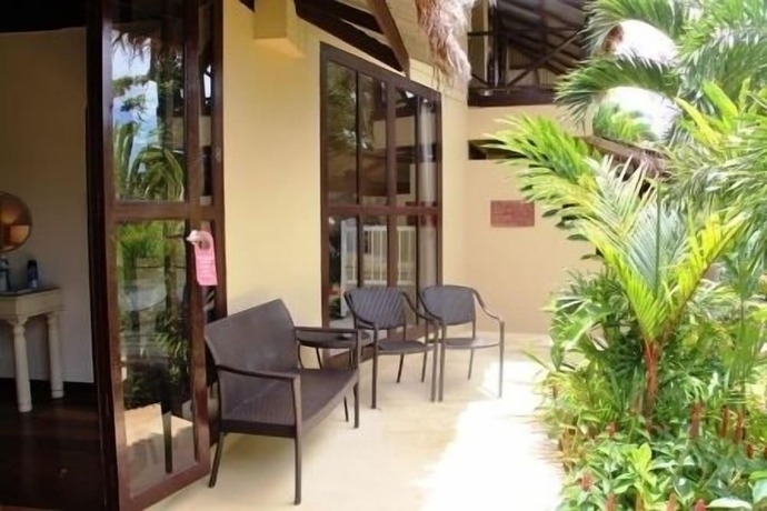 Imagen general del Hotel Amber Sands Beach Resort. Foto 8