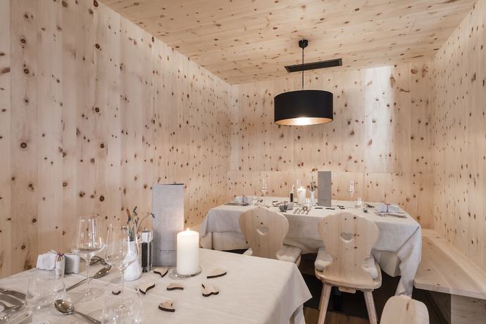 Imagen del bar/restaurante del Hotel Ambet. Foto 9