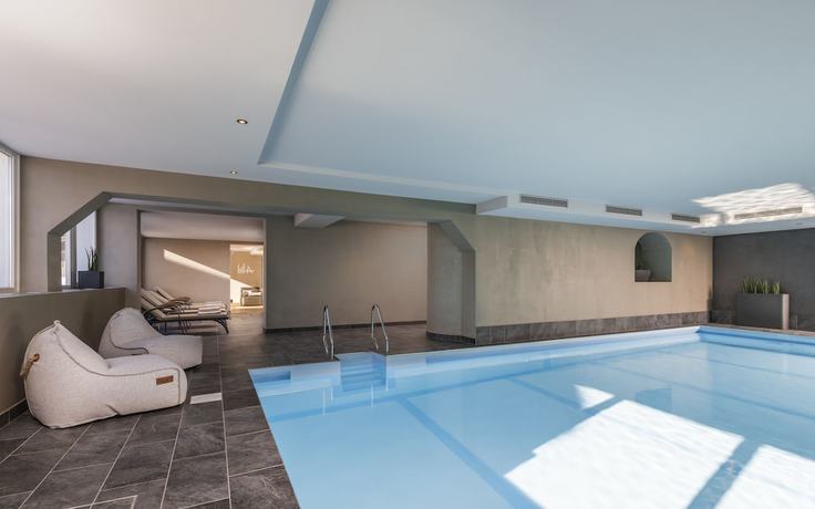 Imagen de la piscina del Hotel Ambet. Foto 19