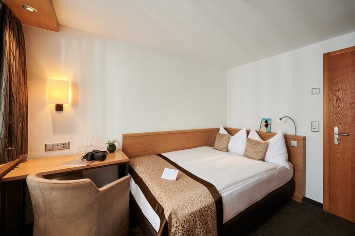 Imagen de la habitación del Hotel Ambiance Superior. Foto 3