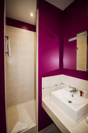 Imagen de la habitación del Hotel Ambiance, VILLEFRANCHE-SUR-SAONE. Foto 9