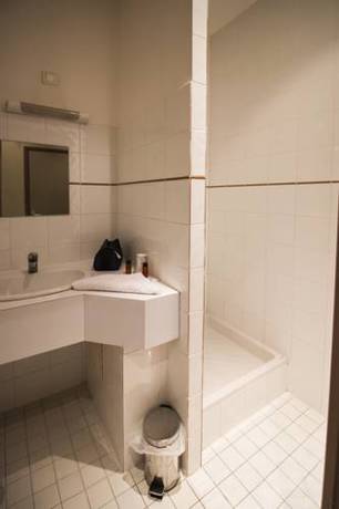 Imagen de la habitación del Hotel Ambiance, VILLEFRANCHE-SUR-SAONE. Foto 16