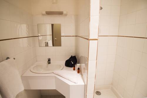 Imagen de la habitación del Hotel Ambiance, VILLEFRANCHE-SUR-SAONE. Foto 17