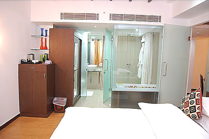 Imagen de la habitación del Hotel Ambica Empire. Foto 8