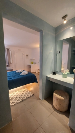 Imagen de la habitación del Hotel Ambience Suites. Foto 7