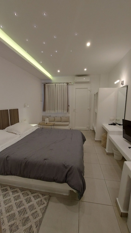 Imagen de la habitación del Hotel Ambience Suites. Foto 8