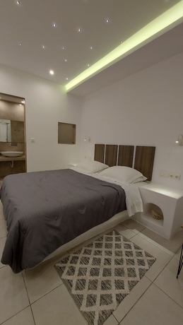 Imagen de la habitación del Hotel Ambience Suites. Foto 9