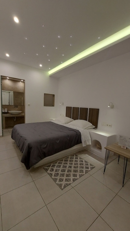 Imagen de la habitación del Hotel Ambience Suites. Foto 11