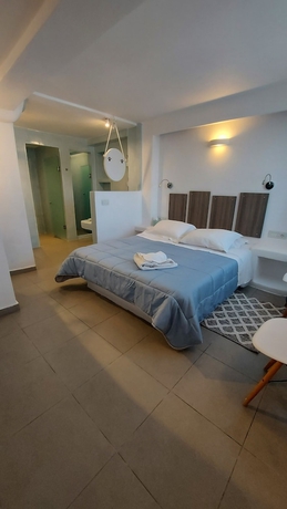 Imagen de la habitación del Hotel Ambience Suites. Foto 16