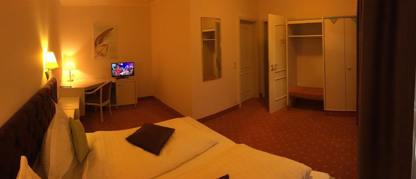 Imagen del bar/restaurante del Hotel Ambiente And Restaurant. Foto 6