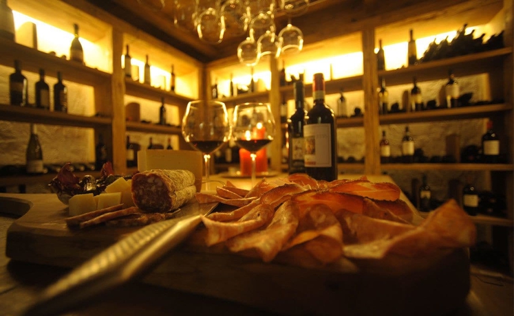 Imagen del bar/restaurante del Hotel Ambiez. Foto 4