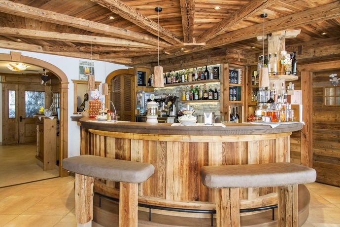 Imagen del bar/restaurante del Hotel Ambiez. Foto 5