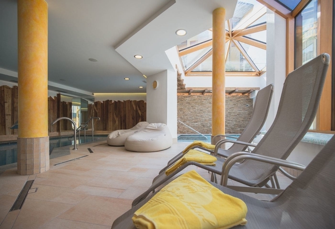 Imagen de la piscina del Hotel Ambiez. Foto 18
