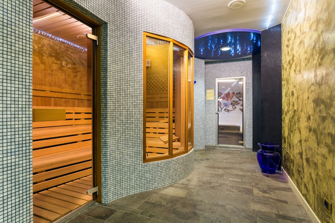 Imagen de la piscina del Hotel Ambiez Residence. Foto 15