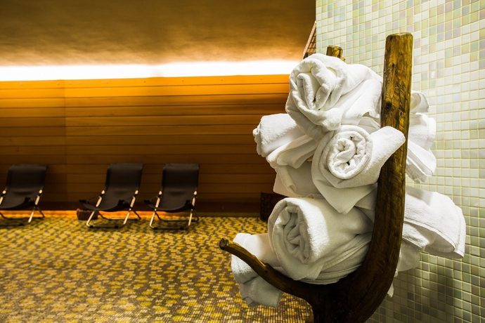 Imagen de la piscina del Hotel Ambiez Residence. Foto 16