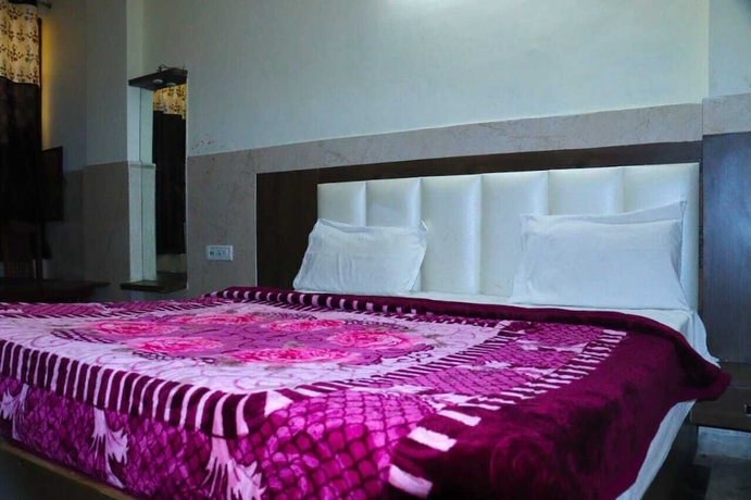 Imagen de la habitación del Hotel Ambika Palace by Shiwani Associate. Foto 1