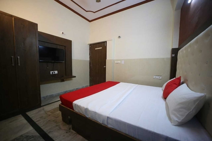 Imagen de la habitación del Hotel Ambika Palace by Shiwani Associate. Foto 2