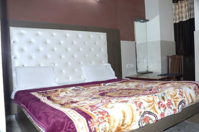 Imagen de la habitación del Hotel Ambika Palace by Shiwani Associate. Foto 6