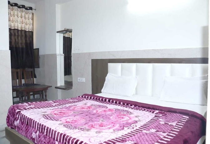 Imagen de la habitación del Hotel Ambika Palace by Shiwani Associate. Foto 8