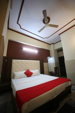 Imagen de la habitación del Hotel Ambika Palace by Shiwani Associate. Foto 11