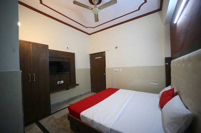 Imagen de la habitación del Hotel Ambika Palace by Shiwani Associate. Foto 12
