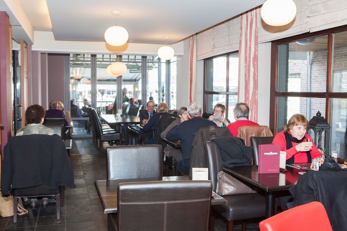 Imagen del bar/restaurante del Hotel Ambiotel. Foto 8