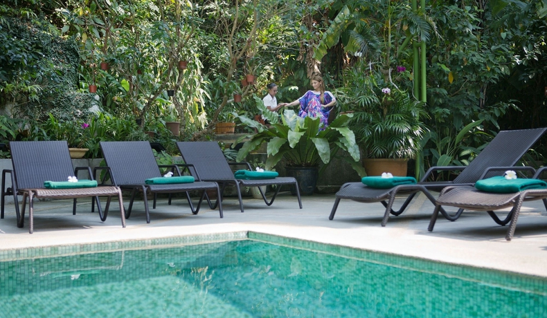 Imagen de la piscina del Hotel Ambong Rainforest Retreat. Foto 15