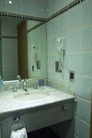 Imagen de la habitación del Hotel Ambos Mundos, Ciudad de M&eacute;xico. Foto 17