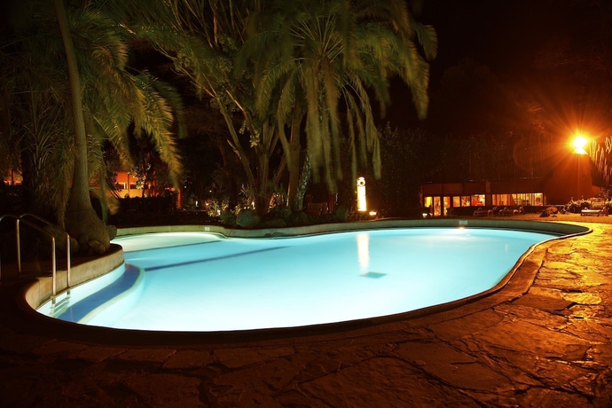 Imagen de la piscina del Hotel Amboseli Serena Safari Lodge. Foto 17
