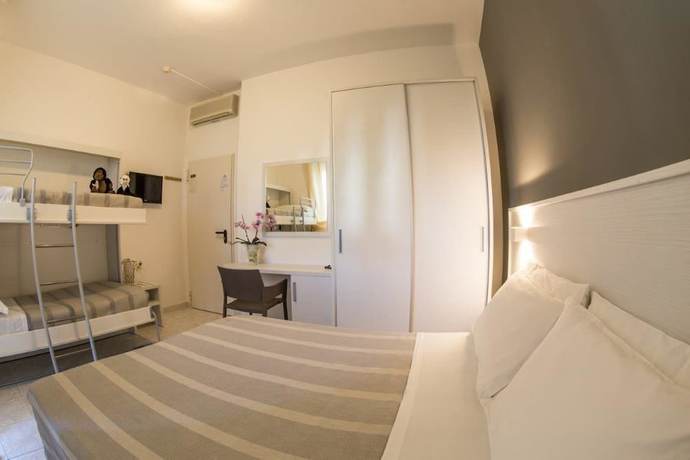 Imagen de la habitación del Hotel Ambra, Cattolica. Foto 5