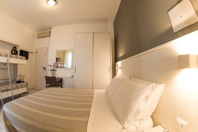 Imagen de la habitación del Hotel Ambra, Cattolica. Foto 8
