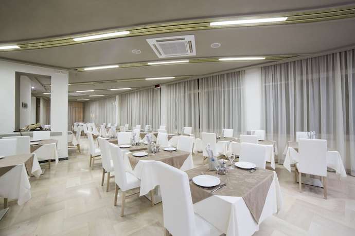 Imagen de la habitación del Hotel Ambra, Cattolica. Foto 11