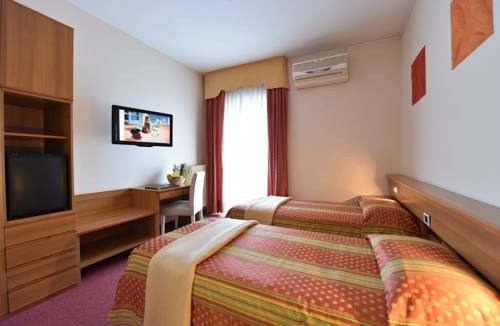 Imagen de la habitación del Hotel Ambra Hotel. Foto 6
