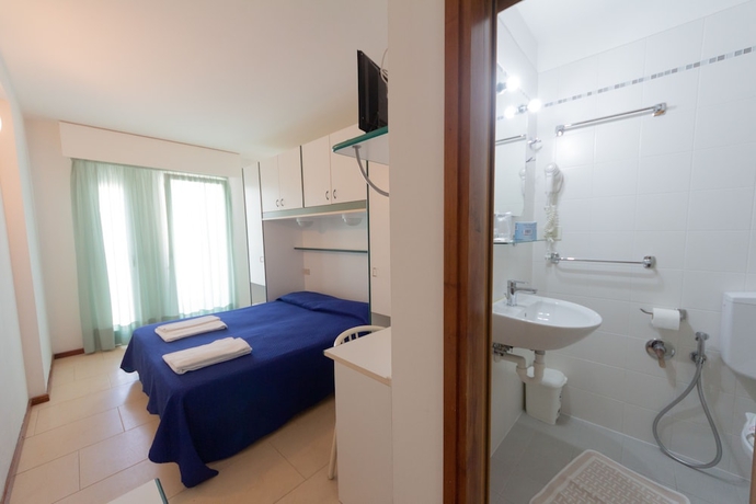 Imagen de la habitación del Hotel Ambra, Lignano Sabbiadoro. Foto 10