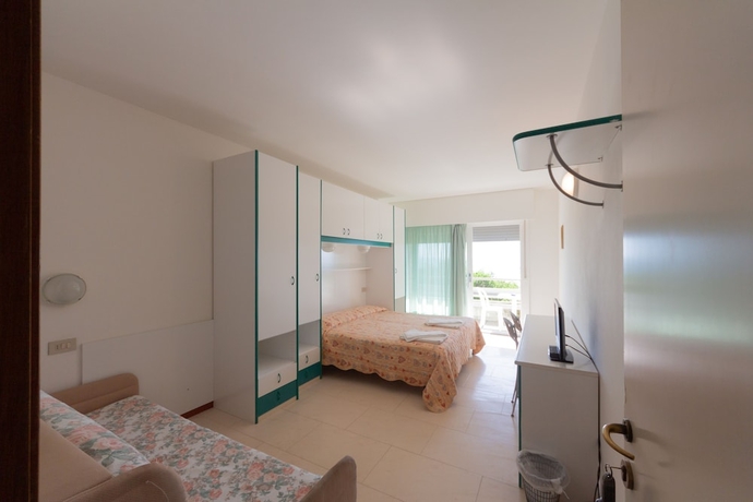 Imagen de la habitación del Hotel Ambra, Lignano Sabbiadoro. Foto 13