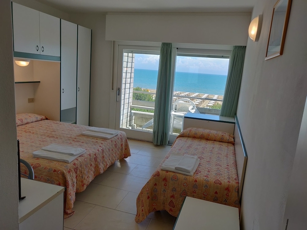 Imagen de la habitación del Hotel Ambra, Lignano Sabbiadoro. Foto 15