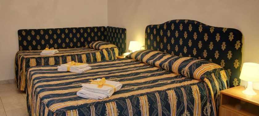 Imagen de la habitación del Hotel Ambrogini. Foto 7