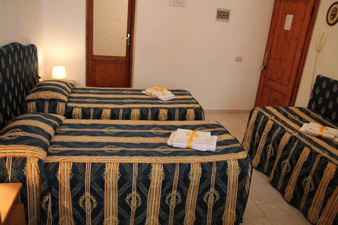 Imagen de la habitación del Hotel Ambrogini. Foto 10
