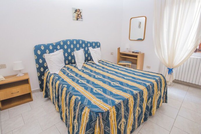 Imagen de la habitación del Hotel Ambrogini. Foto 12