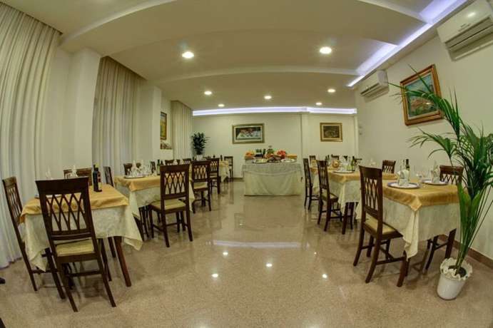 Imagen del bar/restaurante del Hotel Ambrogini. Foto 3
