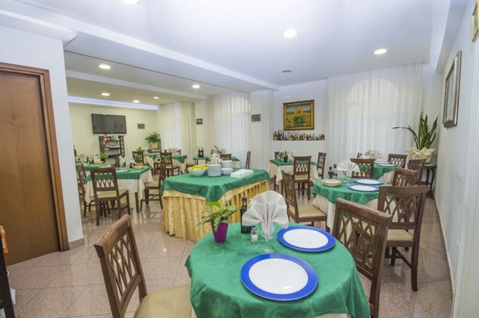 Imagen del bar/restaurante del Hotel Ambrogini. Foto 5