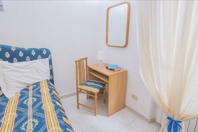 Imagen de la habitación del Hotel Ambrogini. Foto 15